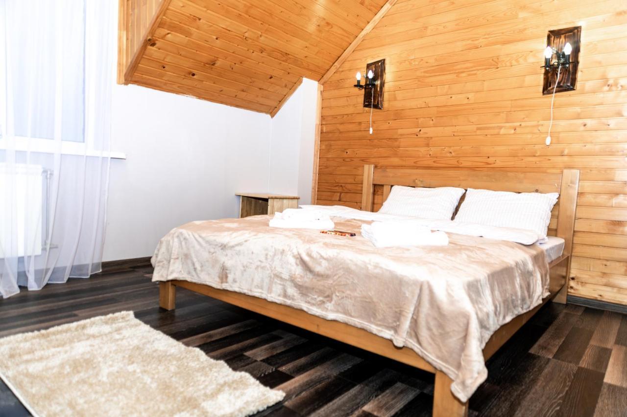 Wood House Hotell Pilipets Exteriör bild