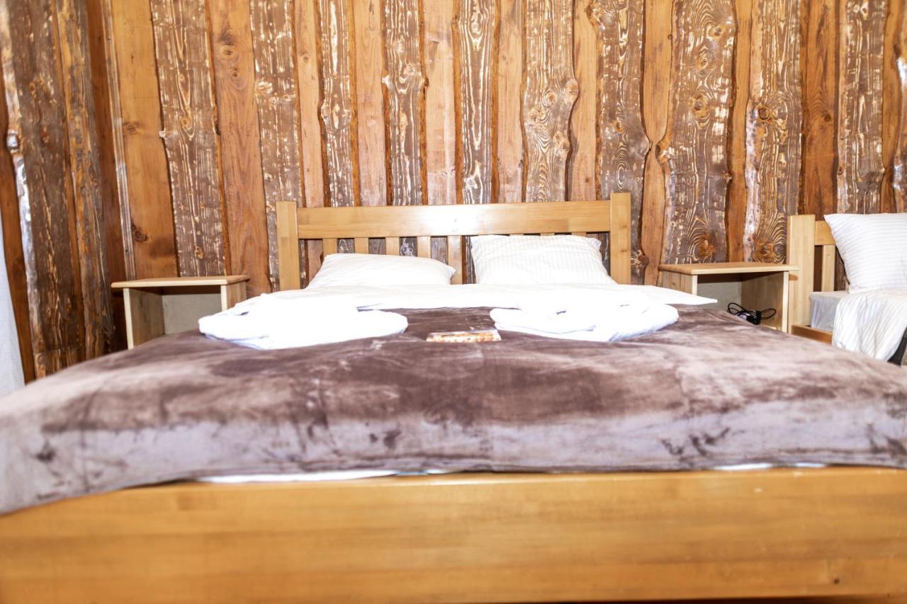 Wood House Hotell Pilipets Exteriör bild